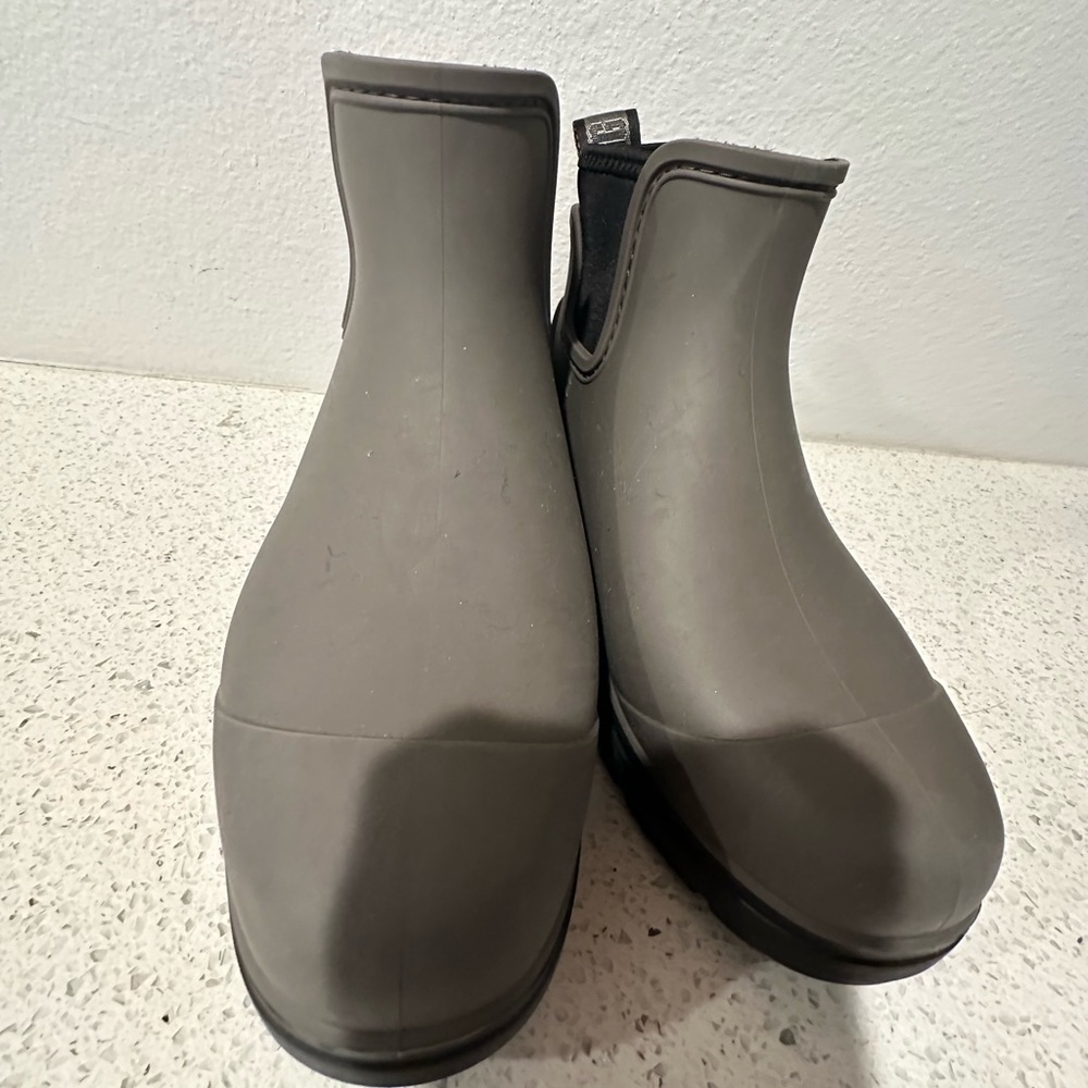 UGG - Picture 9 of 13